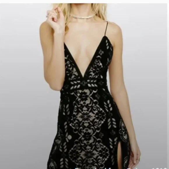 Gorgeous Saylor Velvet Black/Beige Above the Knee Mini Dress - Size Small - Picture 2 of 9